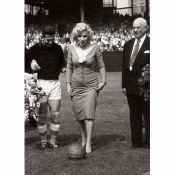 Marilyn Monroe, Football