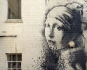 MURAL GIGANTE de BANKSY: Joven de la Perla de Vermeer
